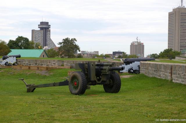 Camo artillery on wheels at La Citadel in Quebec.jpg
