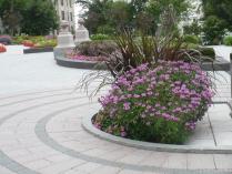 Flowers near the Quebec Parliament Building.jpg