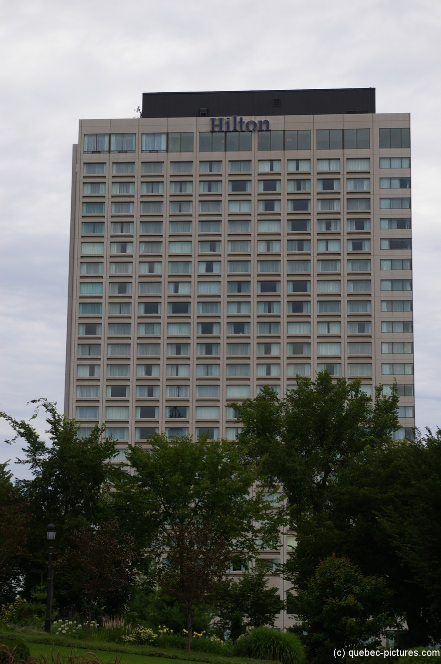 Hilton hotel near the Quebec Parliament Building.jpg
