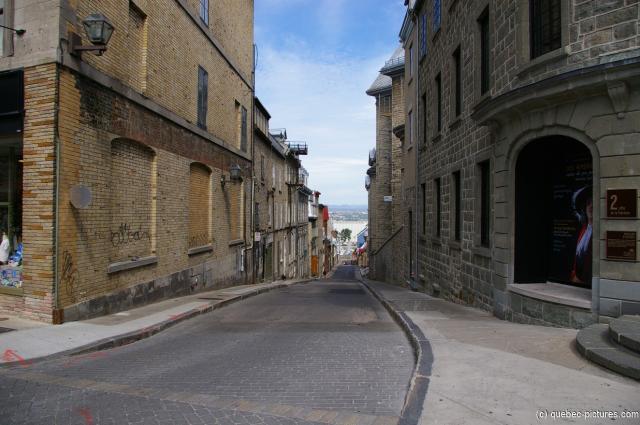 Looking down a narrow road in old Quebec City.jpg
