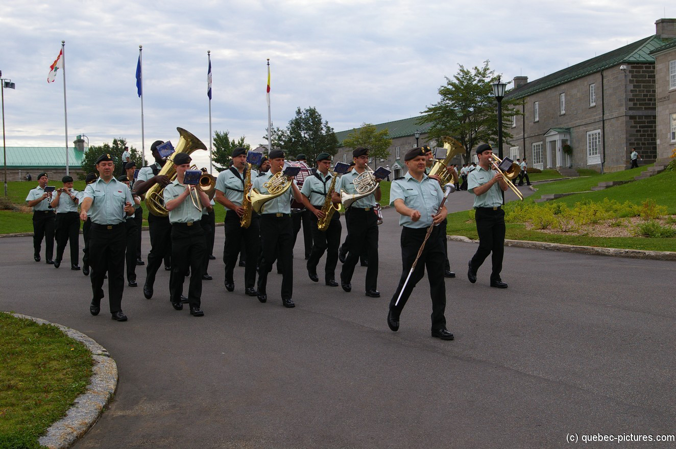 Marching band at Quebec La Citadelle.jpg
