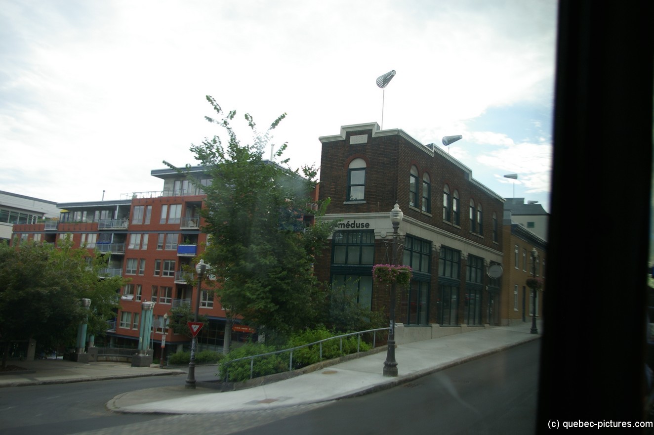 Meduse building in Quebec City.jpg
