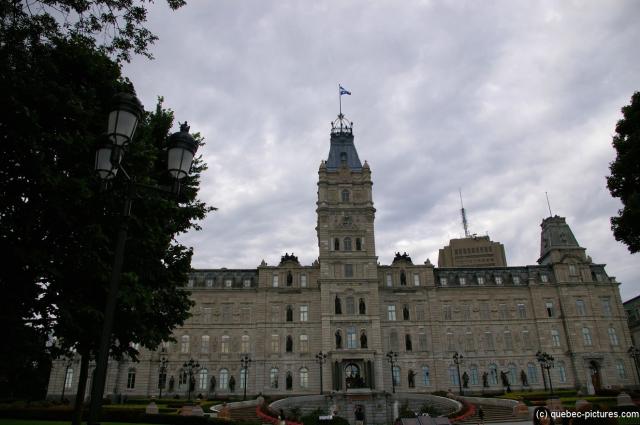 Parliament building Quebec City.jpg
