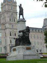Statue in front of the Quebec Parliament Building.jpg