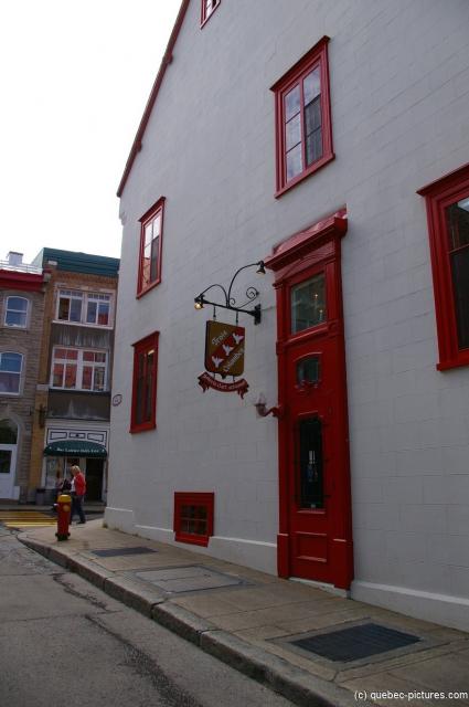 Trois Colombes Gallery in Quebec City.jpg
