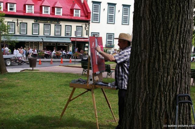 Artist painting in front of Restaurant Le Relais in Quebec City.jpg
