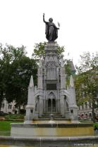 Water fountain statue in Old Quebec City.jpg