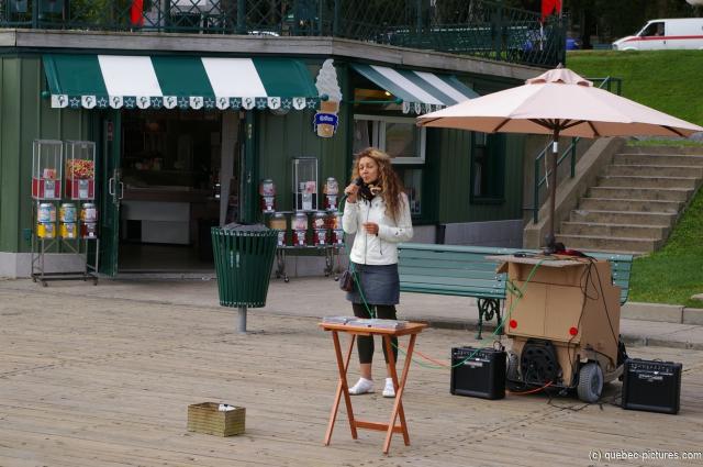 Performer near the Fairmont hotel Château Frontenac in Old Quebec City.jpg
