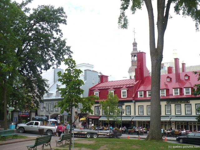 Restauants across from the Château Frontenac Fairmont hotel in Quebec City.jpg
