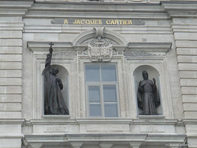 Brebeuf and Viel statues at the Quebec Parliament Building.jpg
